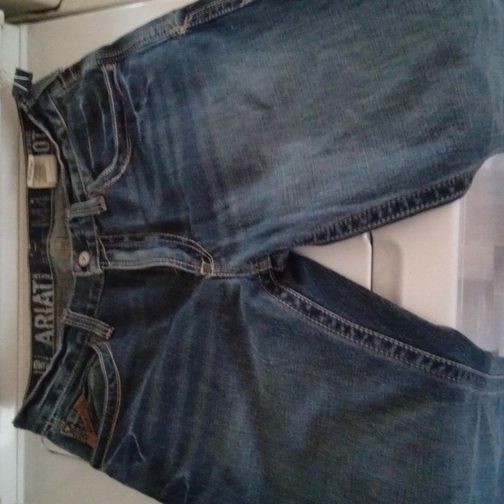 Mens size 33/32 Ariat jeans